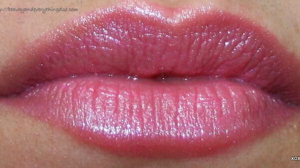 Revlon Carnation (025) ColorBurst Lipstick Revlon Carnation (025) ColorBurst Lipstick