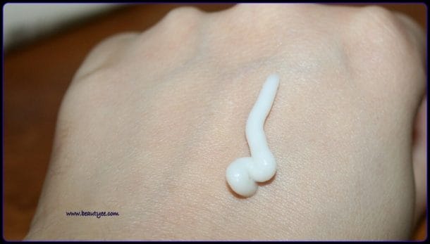 Aveeno Positively Ageless Skin Strengthening Hand Cream review, swatches! Aveeno Positively Ageless Skin Strengthening Hand Cream review, swatches!